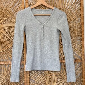 American Eagle Outfitters Light Gray Long Sleeve Top